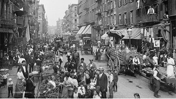 Hasil fotonya setelah warnai seperti tampilan lukisan klasik. (Istimewa/dok. Bored Panda/Mike Savad)