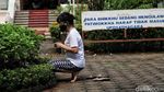 Melihat Umat Buddha Berdoa di Tengah Pandemi