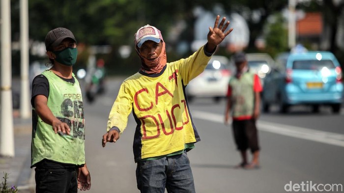 Usaha cat jalanan atau cat duco cukup terdampak pandemi COVID-19. Omset usaha ini kini menurun drastis.