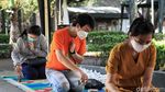 Melihat Umat Buddha Berdoa di Tengah Pandemi Melihat Umat Buddha Berdoa di Tengah Pandemi