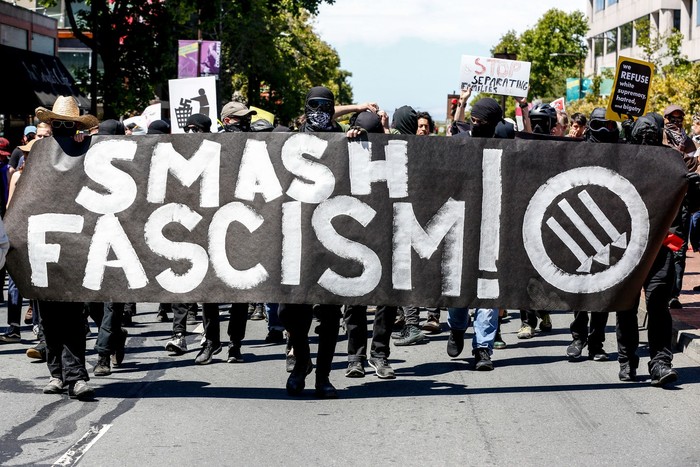 Demonstran Antifa (Amy Osborne/AF/Getty Images)