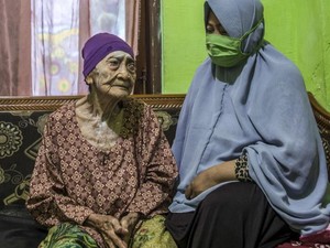 Sembuh COVID-19, Bagaimana Nenek Usia 100 Tahun di Surabaya Bisa Tertular