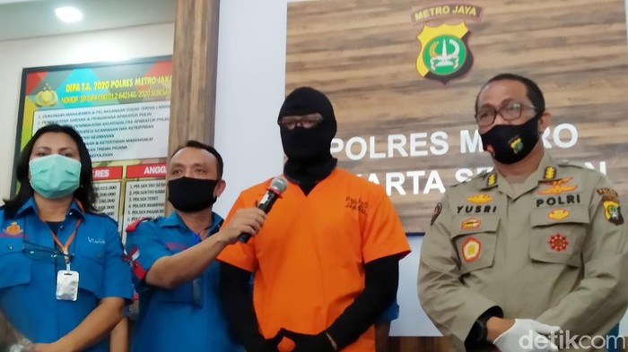 Dwi Sasono ditangkap karena narkoba/Wilda Hayatun Nufus - detikcom Dwi Sasono ditangkap karena narkoba/Wilda Hayatun Nufus - detikcom