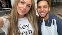 Danna dan Esteban diketahui merupakan pasangan transgender. Danna yang berasal dari Kolombia memutuskan untuk menjadi seorang perempuan, sementara Esteban dari Puerto Riko memutuskan untuk menjadi laki-laki. Foto: Instagram @dannasultana