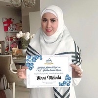 Venna Melinda terlihat mulai mengunggah foto penampilannya memakai hijab sejak 29 April 2020. Venna mengenakan hijab dengan motif leopard dilengkapi dengan inner hijab warna hitam.Foto: Dok. Instagram Venna Melinda