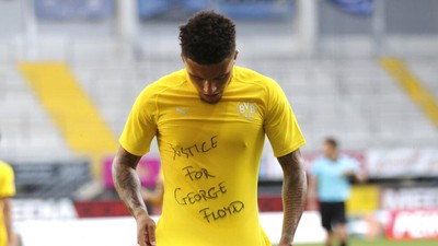 Foto: Dari Jadon Sancho buat George Floyd