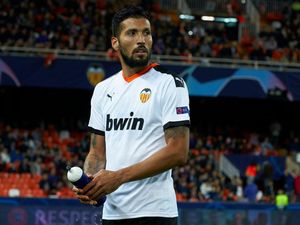 9 Opsi Free Transfer jika Liverpool Butuh Bek Tengah Darurat