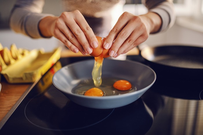 Makan telur