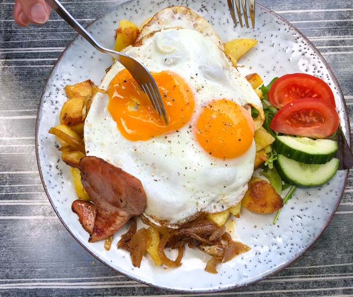 Makan telur