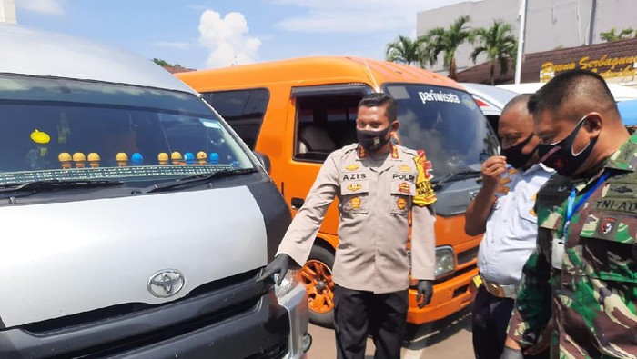 Polisi amankan travel gelap yang hendak masuk Depok