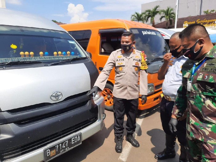 Polisi amankan travel gelap yang hendak masuk Depok