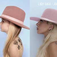 Lola yang baru berusia lima tahun terpikat ketika melihat sampul album Lady Gaga. Anak kecil itu pun meminta ibunya yang seorang fotografer untuk membantunya berpose seperti Lady Gaga di sampul albumnya. Foto: Instagram