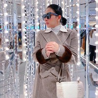 Seperti ini penampakan dari dekat tas mewah yang disebut pemilik butik Hermes hanya ada satu di Indonesia itu dan sang pemilik adalah Syahrini. Foto: Instagram @ princessyahrini