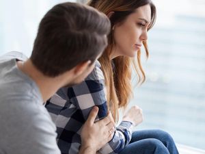 Ini Penjelasan Ilmiah Kenapa Pria Sering Nggak Ngerti Kode Wanita