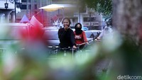 Akses jalan yang sebelumnya ditutup saat penerapan pembatasan sosial berskala besar (PSBB) di Kota Bandung, Jawa Barat, dibuka kembali. Arus lalu lintas kembali ramai dan sejumlah titik jalan kembali ramai.