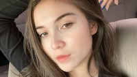 Tatapan Elina mampu membuat para pria luluh. Dok. Instagram/elinaaaajoerg