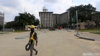 Dengan pemberlakuan protokol new normal ini, kata Jokowi, pemerintah ingin kegiatan ekonomi kembali bergerak tapi protokol kesehatan tetap dilaksanakan guna mencegah penularan virus Corona.