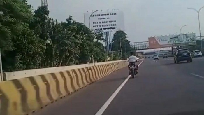 Pemotor Masuk Tol Jakarta-Tangerang