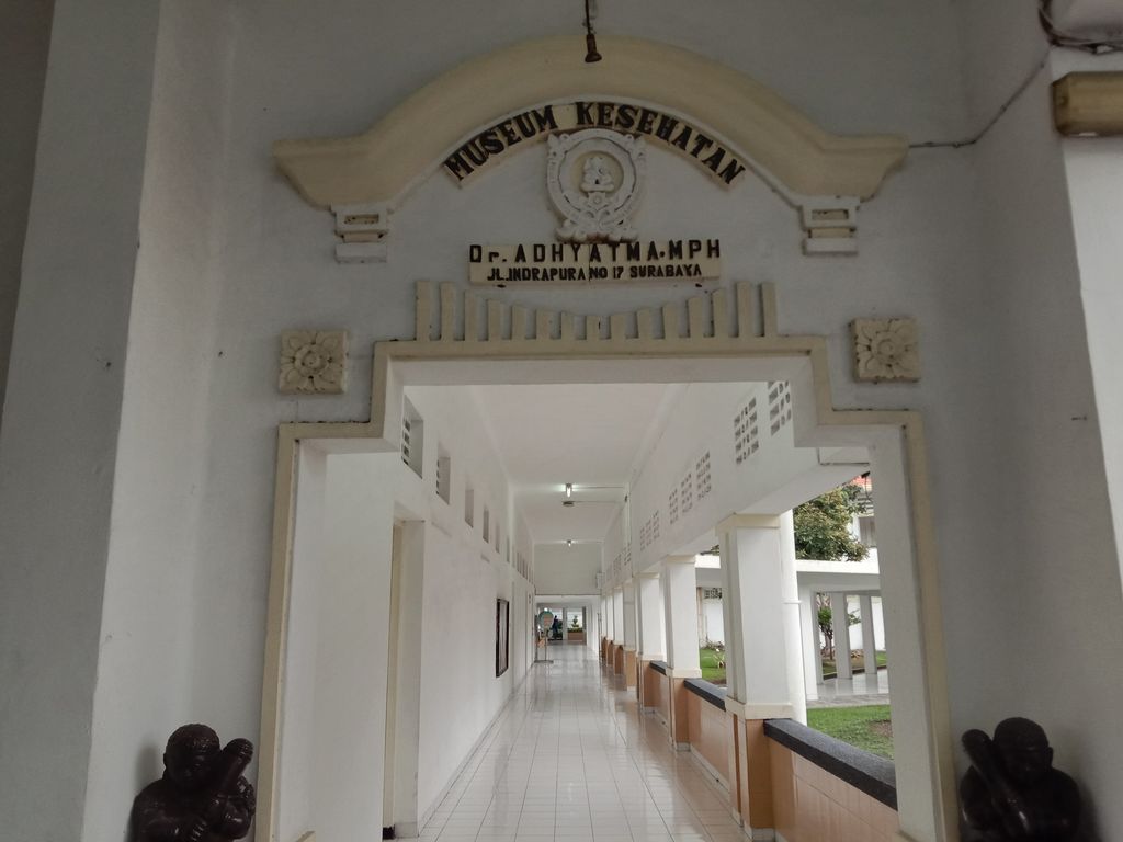 rs darurat surabaya sekaligus museum kesehatan