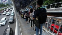 Antrean tersebut diketahui terjadi pada Selasa (2/6/2020) sore.