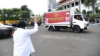 Ia berharap bantuan yang disalurkan ini dapat membantu pemerintah kota agar kondisi pandemi cepat pulih kembali. Foto: dok. Pemkot Surabaya