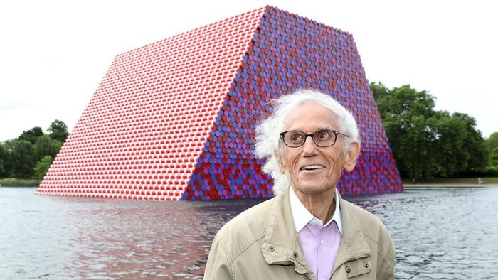 LONDON, ENGLAND - JUNE 18:  Artist Christo unveils his first UK outdoor work, a 20m high installation on Serpentine Lake, with accompanying exhibition at The Serpentine Gallery on June 18, 2018 in London, England.  (Photo by Tim P. Whitby/Tim P. Whitby/Getty Images for Serpentine Galleries)