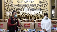 Bantuan tersebut diterima langsung oleh Wali Kota Surabaya Tri Rismaharini di Balai Kota Surabaya, Selasa (2/6/2020). Risma tak henti-hentinya mengucapkan terima kasih kepada seluruh jajaran BIN atas bantuan yang terus mengalir untuk Kota Pahlawan. Foto: dok. Pemkot Surabaya