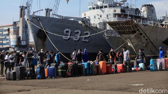 679 ABK Kapal Pesiar MV Westerdam Tiba di Tanjung Priok Sebanyak 679 anak buah kapal (ABK) WNI kapal pesiar MV Westerdam dievakuasi. Mereka tiba di dermaga JICT II Pelabuhan Tanjung Priok, Jakarta Utara, Selasa (2/6).