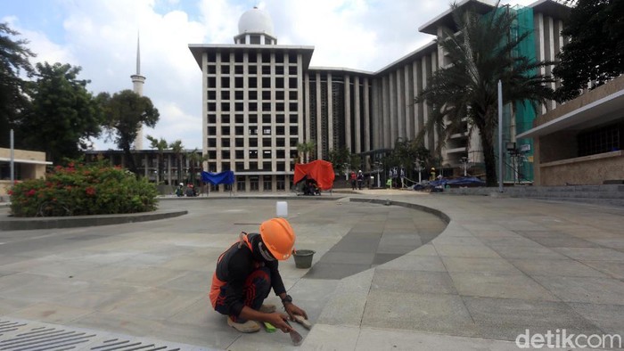 Melihat Progres Renovasi Masjid Istiqlal Jelang Penerapan New Normal Renovasi Masjid Istiqlal terus dikebut pengerjaannya. Masjid itu diketahui jadi salah satu sarana ibadah yang dipersiapkan terapkan standar new normal.