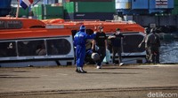 Evakuasi ratusan ABK dijalankan sesuai dengan protokol COVID-19.