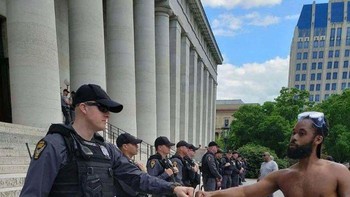 Dengan bersatu kita akan lebih kuat. Foto: via Bored Panda