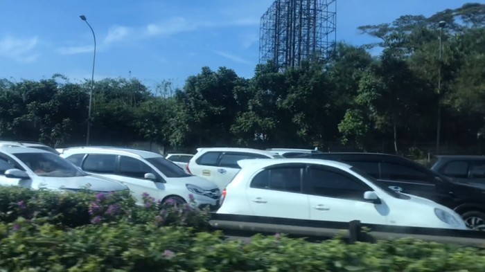 Tol Halim Menuju Tebet Macet!