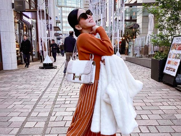 Syahrini Bawa Tas Rp 2 miliar