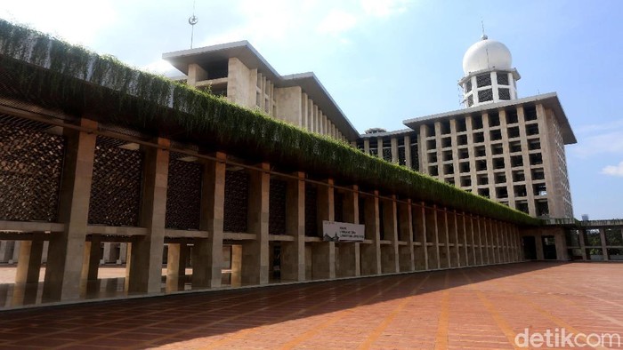 Renovasi Masjid Istiqlal terus dikebut pengerjaannya. Masjid itu diketahui jadi salah satu sarana ibadah yang dipersiapkan terapkan standar new normal.