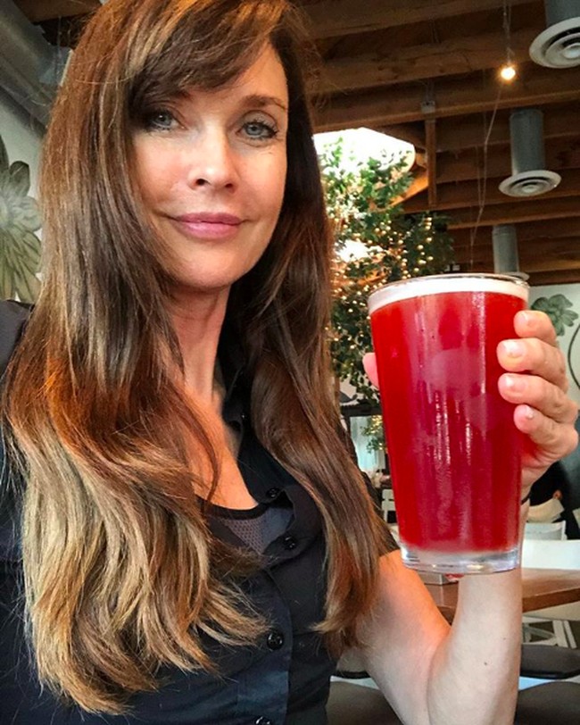 Carol Alt juga dikenal dengan nama panggung The Face. Kiprahnya di dunia modeling dimulai sehak 1978 saat berusia 18 tahun. Foto: Instagram/@modelcarolalt
