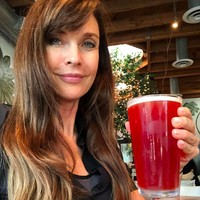 Carol Alt juga dikenal dengan nama panggung The Face. Kiprahnya di dunia modeling dimulai sehak 1978 saat berusia 18 tahun. Foto: Instagram/@modelcarolalt