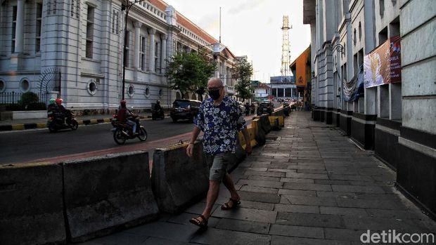 Penerapan new normal segera diberlakukan di Jakarta. Kawasan wisata Kota Tua pun tengah bersiap. Yuk, intip foto-fotonya.
