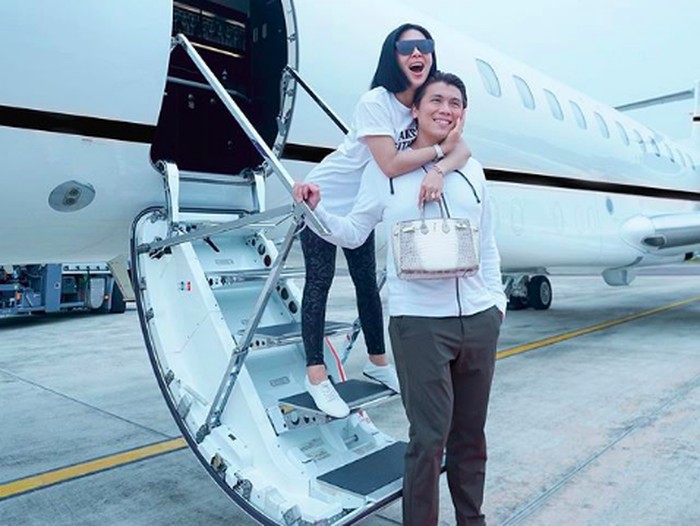 Syahrini Bawa Tas Rp 2 miliar