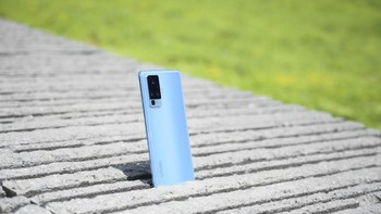 Urusan dapur pacunya diserahkan pada Snapdragon 765G. Foto: Sina Mobile