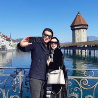 Satu lagi tas Hermes Himalayan seharga Rp 2 miliar yang dimiliki Syahrini, yaitu Hermes seri Kelly. Pelantun Sesuatu itu tampak membawa tas Hermes Kelly Himalayan saat liburan ke Swiss bersama Reino Barack. Foto: Instagram @ princessyahrini