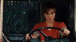 Potret Si Cantik Gal Gadot Beraksi dengan Jaguar Hingga Truk