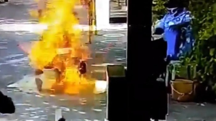 Motor terbakar setelah disemprot disinfektan