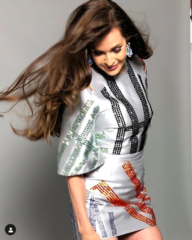 “Here it is!! My Sports Illustrated submission!!! Shot on the iPhone 11,” tulis Carol di caption foto.  Foto: Instagram/@modelcarolalt