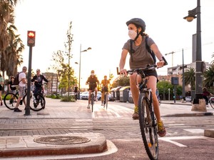 DKI Rekomendasikan Gowes di Masa Transisi, Perlu Pakai Masker Nggak?