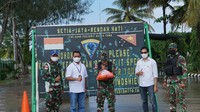 Selain itu juga ada Pulau Aru yang merupakan pulau terkuat berbatasan dengan Australia, Singkawang dan Puttusibau di garis batas dengan Malaysia serta pulau terluar Indonesia yaitu Tiakur, Tepa, Kisar, Lelemuku, dan Larat. Pembagian paket sembako ini merupakan lanjutan dari program serupa yang telah dilaksanakan sebelumnya. Foto: dok. Bank BRI