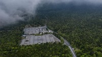 Area parkir yang biasanya ramai dengan warga yang akan mendaki Gunug Fuji, kini kosong melompong.