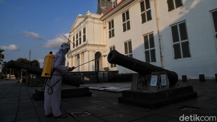 Penerapan new normal segera diberlakukan di Jakarta. Kawasan wisata Kota Tua pun tengah bersiap. Yuk, intip foto-fotonya.