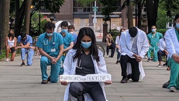 Aksi demonstrasi yang dilakukan tenaga medis di Philadelphia. Foto: via Bored Panda