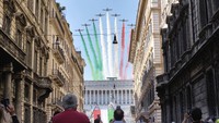 Begini penampakan langit Italia hari ini, Selasa (2/6/2020).