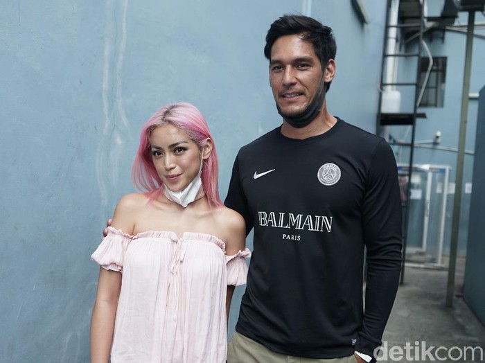 Jessica Iskandar dan Richard Kyle saat ditemui di kawasan Trans TV.
